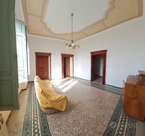 Orotelli, ampia e luminosa villa liberty