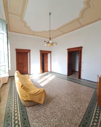 Orotelli, ampia e luminosa villa liberty