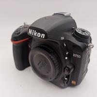 NIKON D750