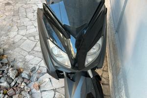 Scooter XMax 125 Incidentato