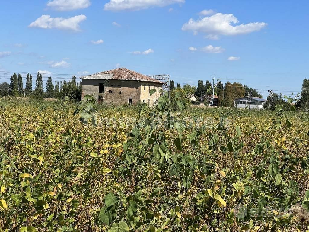 Rustico / Casale di 695 m² con 4 locali e box auto - Vista 3