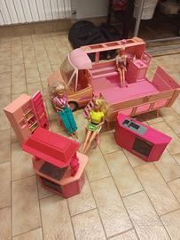 Camper Barbie e 3 Barbie anni '90+ cucina barbie