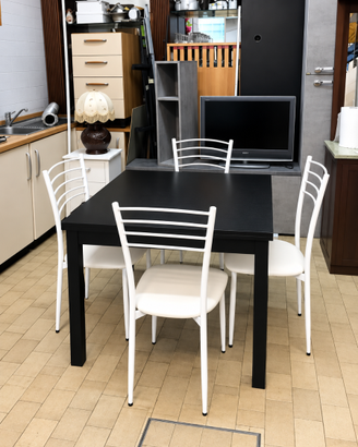 Tavolo Nero Allungabile + 4 Sedie Bianche Moderne