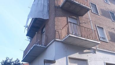 Trilocale in via Vicenza occupato