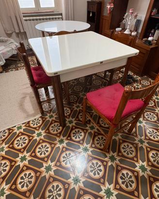 Tavolo in legno per cucina