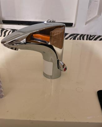 Miscelatore elettronico per lavabo