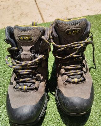 Scarponcini da montagna AST per bambino misura 32