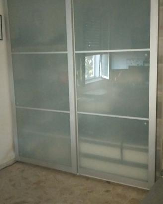 Armadio con porte scorrevole  divano letto