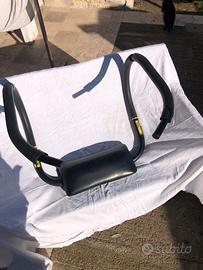 Attrezzo per addominali gambe...