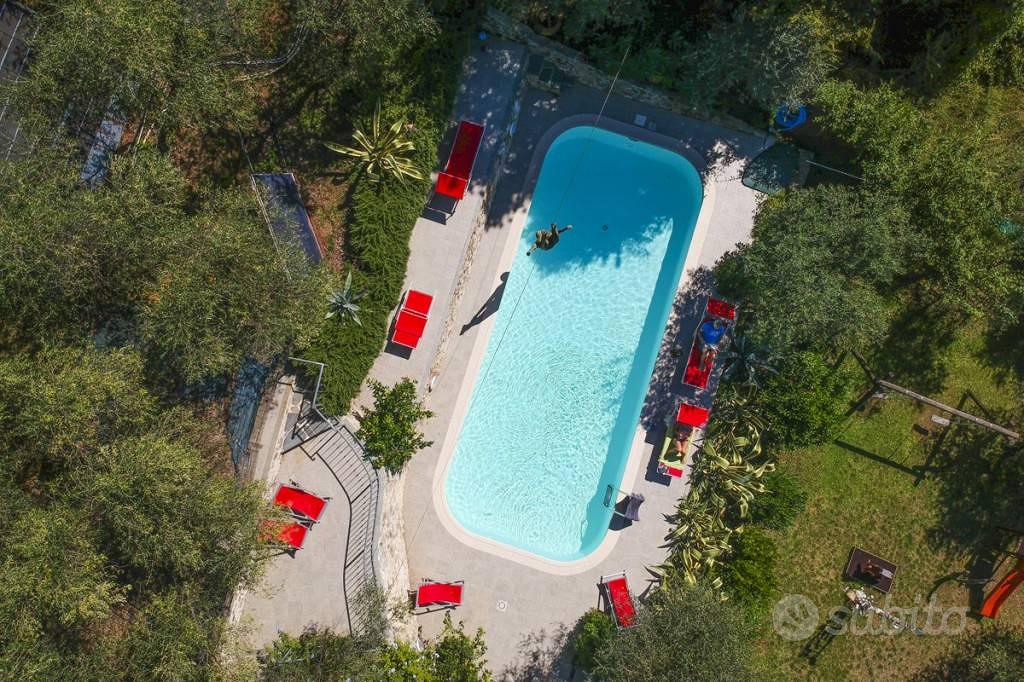 Rustico / Casale di 515 m² con più di 5 locali a C - Altro