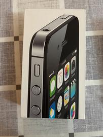 Apple iPhone 4s con custodia originale e cavo