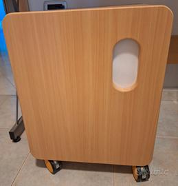 Comodino da cameretta con sportello e ruote