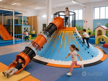 Vulcano Playground pe Bambini con Scivolo