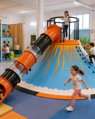 Vulcano Playground pe Bambini con Scivolo