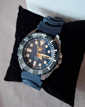 Orologio Seiko 5 Sports "Baby Monster" nuovo 