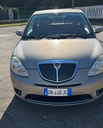 Lancia Ypsilon 1.4 16V Sport MomoDesign