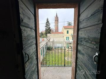 INTERO STABILE CON CANTINE A TREZZO SULL' ADDA!!
