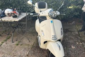 PIAGGIO VESPA 300