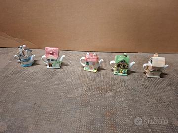 Lotto 5 teiere decorative a forma di casette – cer