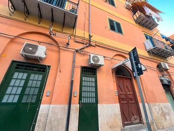3 Vani PALERMO - VIA UGO BASSI Comodo Appartamento