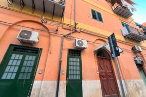 3 Vani PALERMO - VIA UGO BASSI Comodo Appartamento