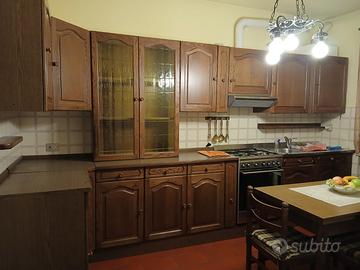 Cucina in legno completa