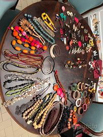 Collezione collane, orecchini, bracciali e anelli