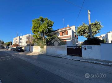 CASA SEMINDIPENDENTE A BRINDISI