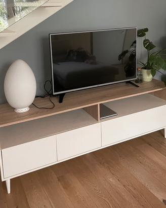 Mobile tv stile scandinavo