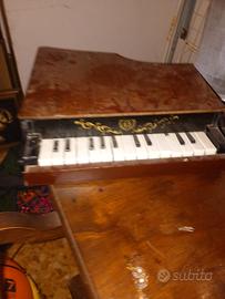 Pianoforte a coda giocattolo 