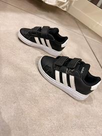 Scarpe adidas nere 23 con chiusura a strappo