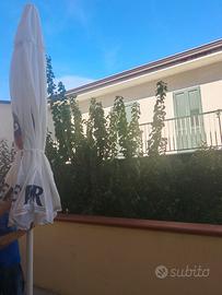 Tavolo ombrellone panchina