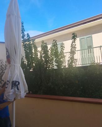 Tavolo ombrellone panchina