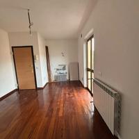 Appartamento luminoso con balcone-