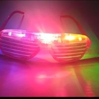 2 Paia di Occhiali a Led.