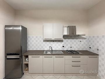 Cucina completa mai utilizzata + Frigorifero