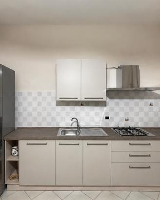 Cucina completa mai utilizzata + Frigorifero
