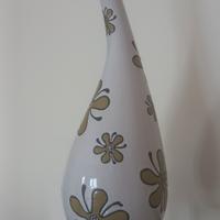 Vaso con fiori verdi