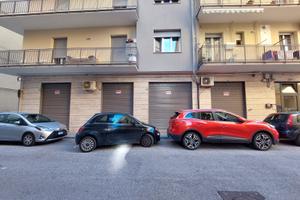 Locale commerciale 250 mq 5 ingressi torrione