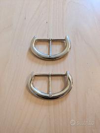 2 fibbie in metallo uguali