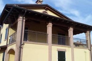 Villa di 382 m² con più di 5 locali e box auto a C