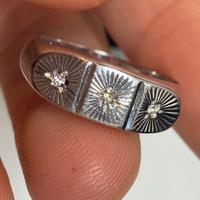 Anello con 3 diamantini