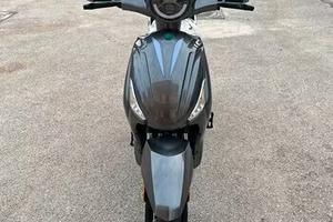 Scooter Elettrico E-Vaj Glossy Silver