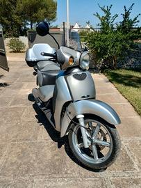 Aprilia scarabeo  cil.  200  del  2002