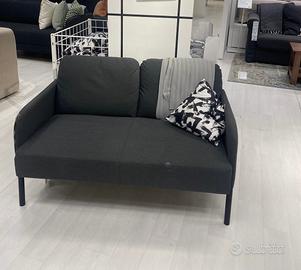 Divano grigio due posti