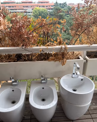 in blocco sanitari come nuovi  Flaminia.