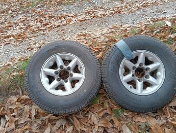 copertoni terrano nuovi con cerchi