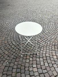 10 tavolini bianchi da esterno