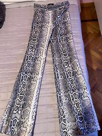 Pantaloni pitonati bershka store