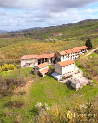 Rustico / Casale di 260 m² con più di 5 locali e b